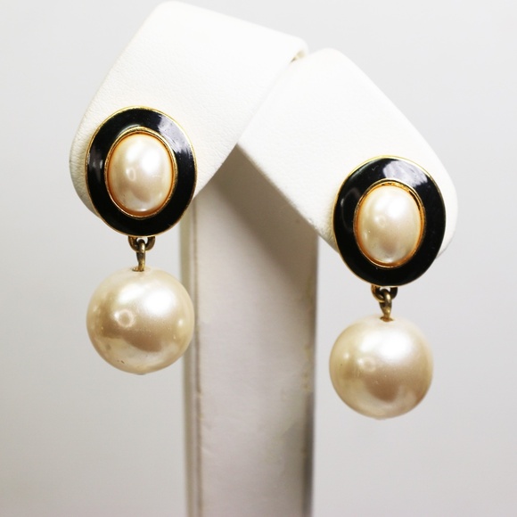 Earrings Pearl Drops and Oval Cabochon with Black Enamel Pierced Setting - Picture 6 of 14